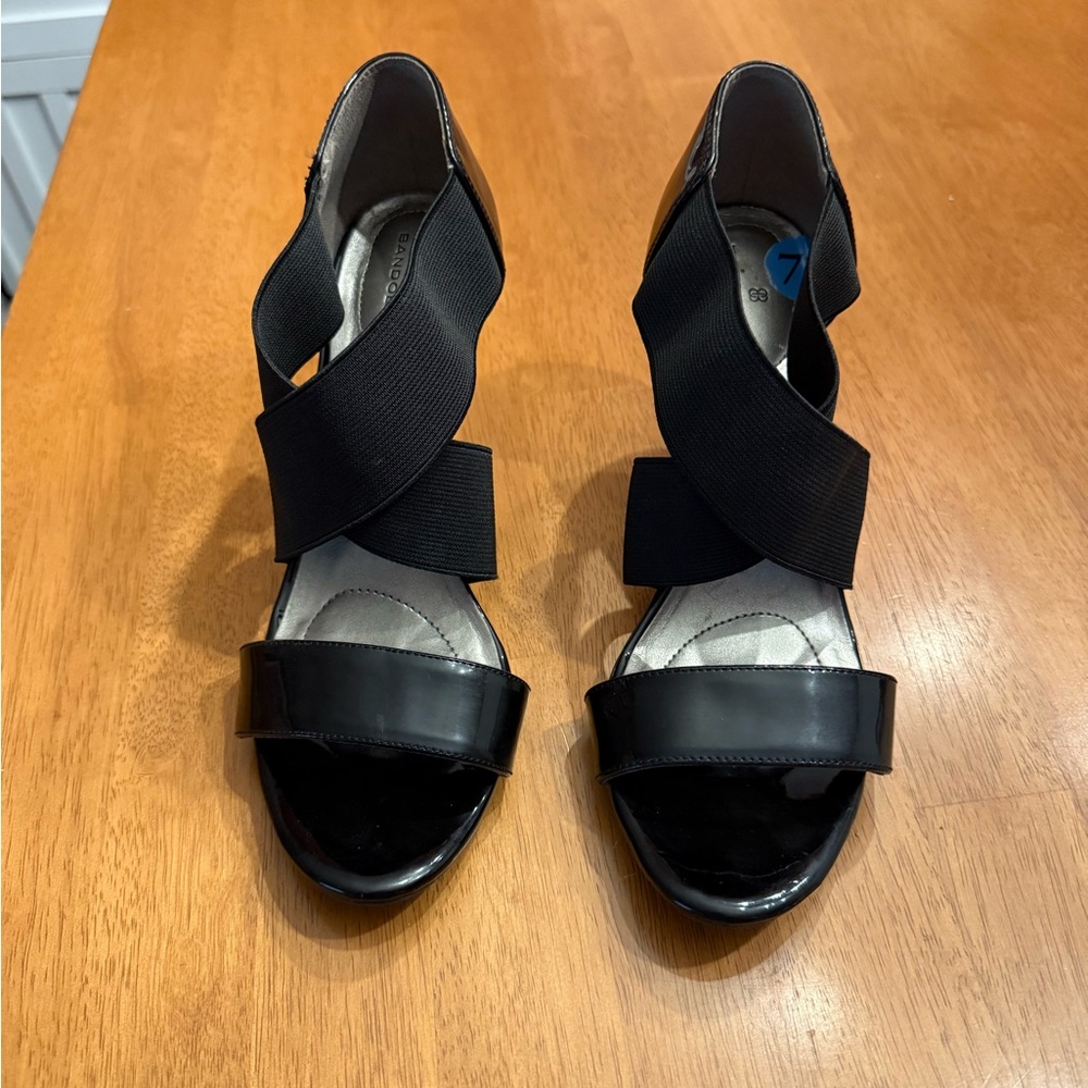Elegant Bandolino Black Women's sandals with heel. Size 7.5.